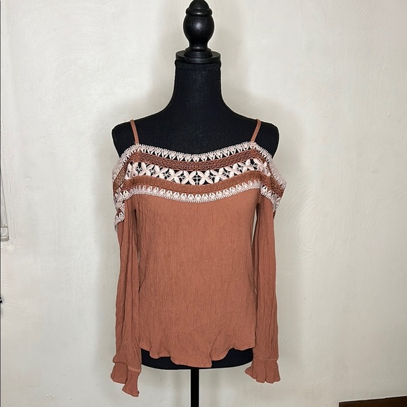 Crochet Embroidered Cold Shoulder Top Size XS - Picture 1 of 9